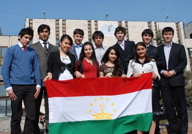 Таджикский молодежный. Молодежь Таджикистана. Студенты Таджикистана. Таджики молодежь. Молодежь Душанбе.